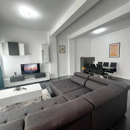 Marvellous Aparthotel With Master Apartments Suceava Exterior photo
