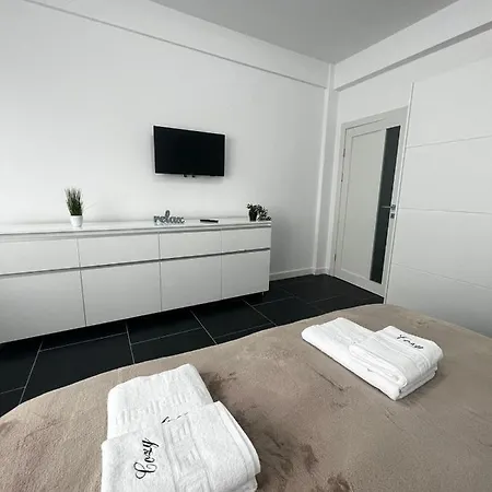 Marvellous Aparthotel With Master Apartments Suceava Exterior photo