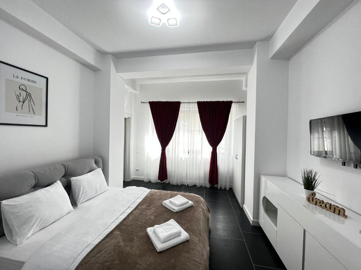 Marvellous With Master Apartment