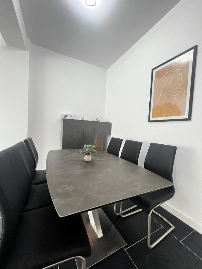 Marvellous With Master Apartment *
