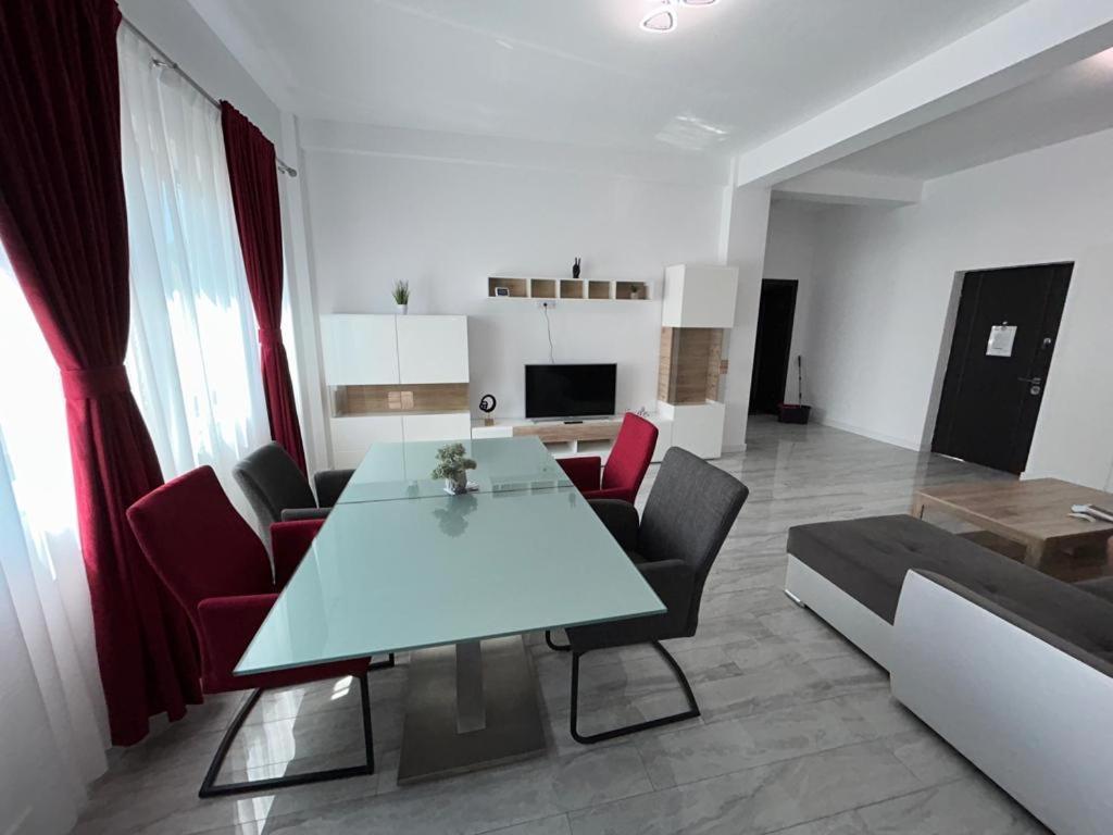 Marvellous With Master Apartment *